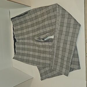 Womens size 8 ankle length skinny dress pants. Black and white stretchy pattern